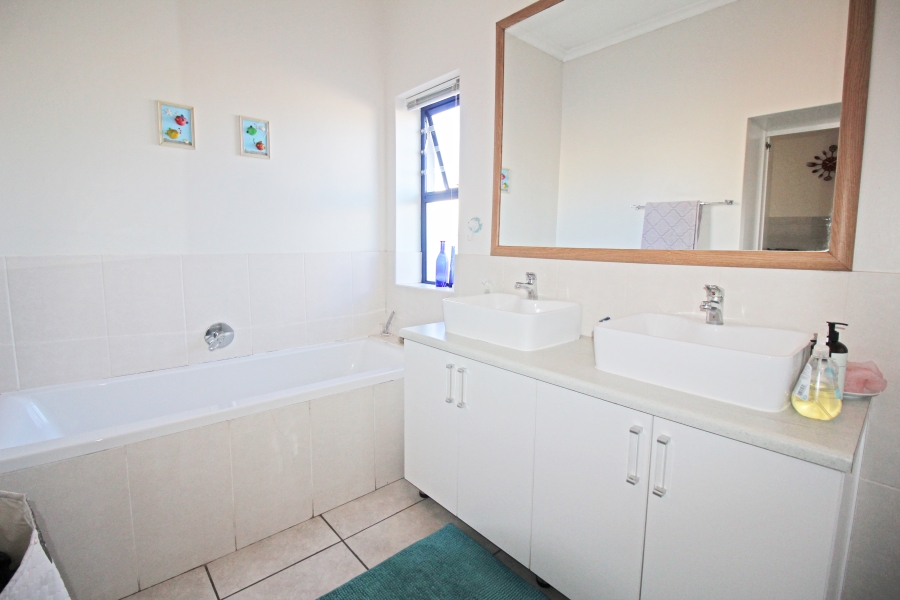 3 Bedroom Property for Sale in Blue Lagoon Western Cape